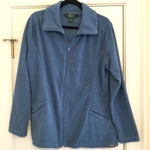 Full zip blue Woolrich fleece casual jacket.